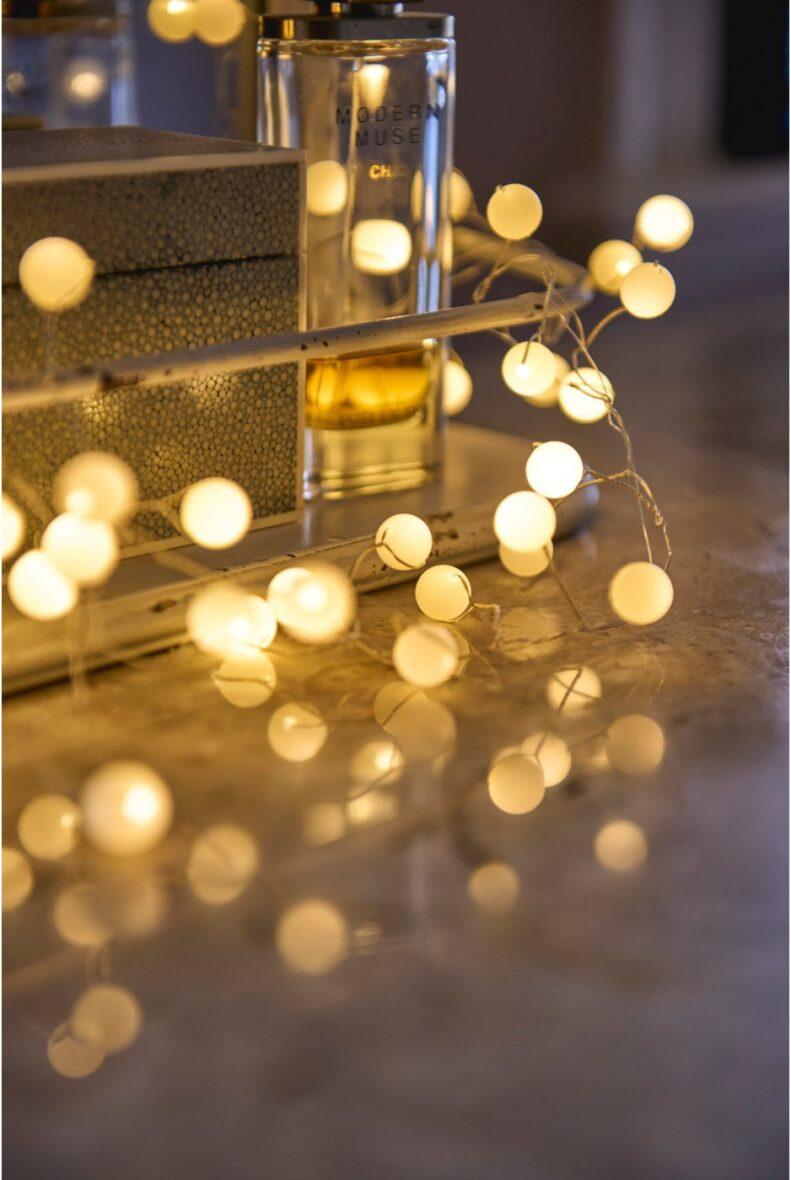 Snowberry String Lights 200